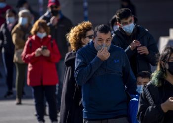 Incidencia de COVID baja por segundo día consecutivo en España