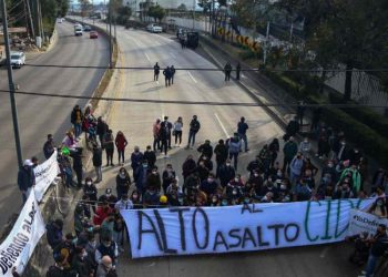 Cerrada la carretera México-Toluca; estudiantes del CIDE exigen autonomía universitaria
