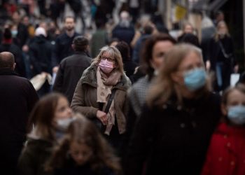 Propagación de ómicron muestra que el virus es aún pandémico, señala la EMA