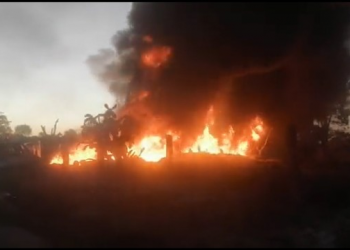 Reportan incendio y explosión en ducto de Pemex en Nopala de Villagrán, Hidalgo