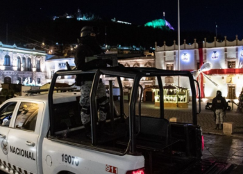 Abandonan camioneta con diez cuerpos en Zacatecas