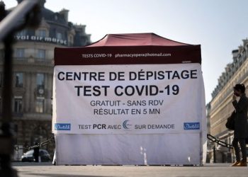 Francia contabiliza 335,000 casos nuevos de COVID-19
