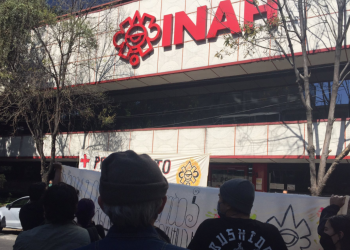 ENAH se manifiesta en las instalaciones del INAH; exigen mayor presupuesto