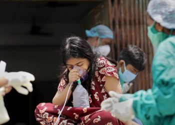 India supera los 100 mil casos de coronavirus por primera vez en siete meses