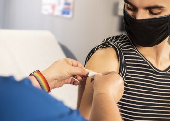 Infectarse y vacunarse provoca una respuesta inmune mayor