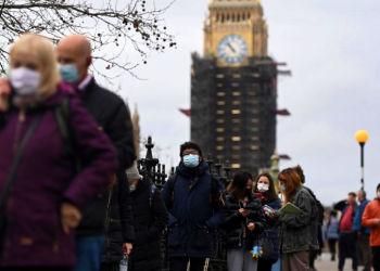 Inglaterra eliminará límite a visitas en residencias de mayores