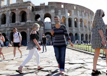 Italia registra nuevo récord de contagios de COVID-19