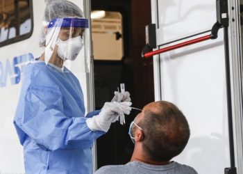 Italia supera los 2.5 millones de personas actualmente positivas a COVID 19