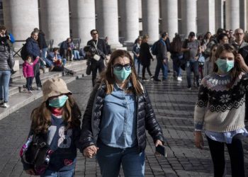 La variante ómicron, presente en el 95,8 % de los casos en Italia