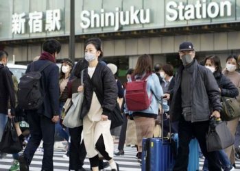 Japón amplía las restricciones a la mayoría de sus regiones por casos de COVID
