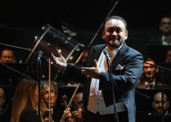 Javier Camarena inicia el 2022 con intensa gira