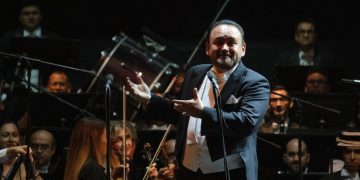 Javier Camarena inicia el 2022 con intensa gira