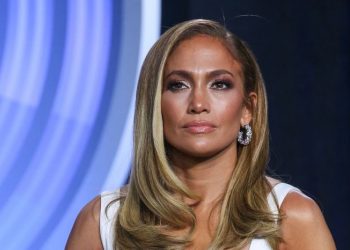Brote de COVID retrasa el rodaje de “The mother” con Jennifer López