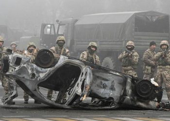 Presidente kazajo ordena disparar contra los manifestantes