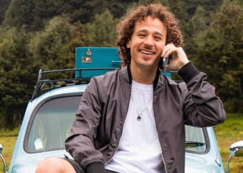 Luisito Comunica en portada de famosa revista para adultos