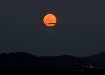 Esta noche, la primera luna llena del año, la Luna de Lobo