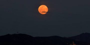Esta noche, la primera luna llena del año, la Luna de Lobo