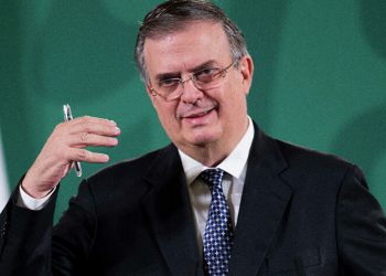 Ebrard asiste a toma de posesión de Xiomara Castro como presidenta de Honduras