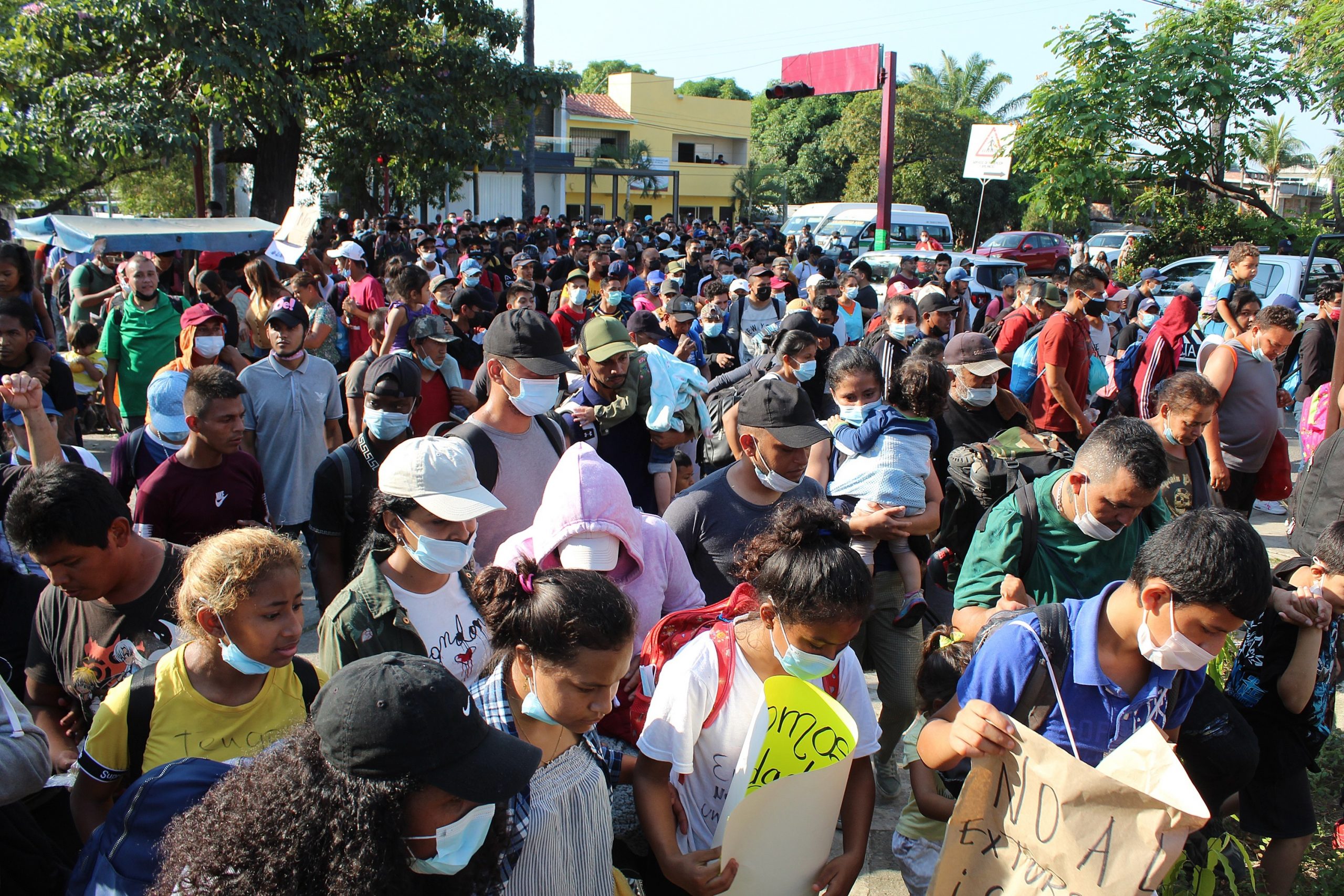 Migrantes protestan en Tapachula exigiendo documentos