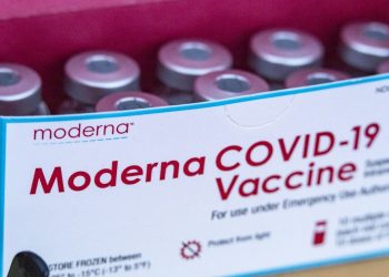 Estados Unidos aprueba totalmente la vacuna de Moderna contra COVID-19