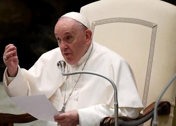 El Papa Francisco pide combatir noticias falsas sobre vacunas
