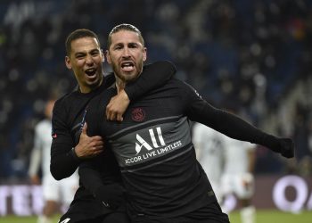 Sergio Ramos marca y el PSG golea 4-0 al Reims