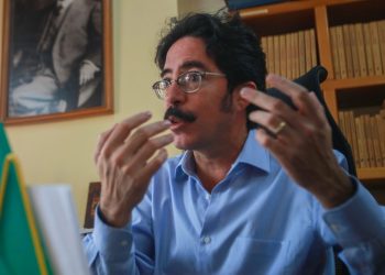 Feministas de Panamá piden se rechace a Pedro Salmerón