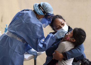 Escuelas públicas solicitan como requisito pruebas COVID para clases presenciales