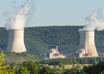 Francia espera tener nuevos reactores nucleares en servicio para 2037