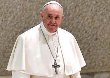El papa Francisco insta a aligerar los trámites para la adopción