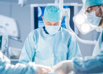 Trasplantan dos riñones de cerdo modificados genéticamente a un humano