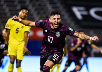En dos minutos México remonta y gana 2-1 a Jamaica rumbo a Qatar 2022