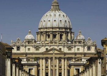 Vaticano expresa vergüenza ante casos de abusos, examinará documento alemán