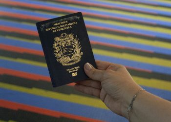 México impone visa a venezolanos; busca frenar migración hacia EU