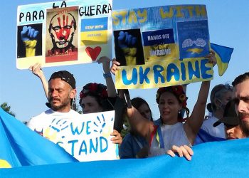 Ucranianos y rusos se manifiestan en Cancún por la invasión de Ucrania