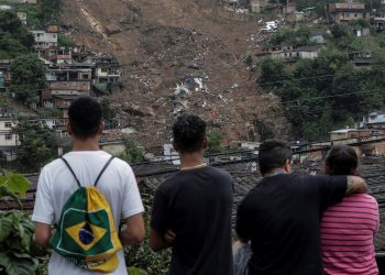 Aumentan a 146 los fallecidos por fuertes lluvias en  Petrópolis, Brasil