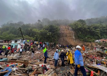 Ascienden a 14 los fallecidos por deslizamiento de tierra en Colombia