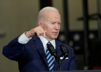 Biden celebra caída “drástica” de casos de covid en EU