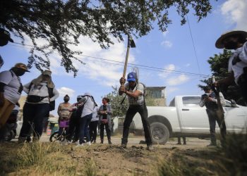 Familiares de desaparecidos hallan restos humanos en un parque de Guadalajara