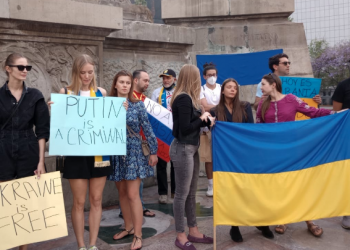 Decenas de ucranianos marchan en México en rechazo a ataque ruso a su país