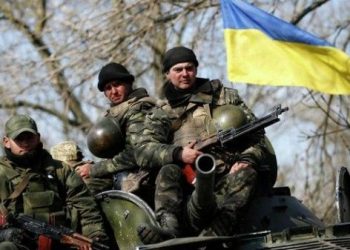 El Ejército de Ucrania combate contra tanques rusos que avanzan hacia Kiev