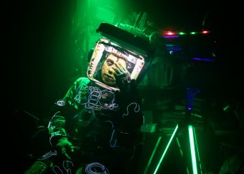 Al borde de la locura, dos personajes unen sus vidas en El charco inútil