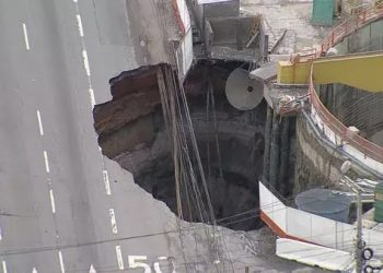 Accidente en obras de Metro causa derrumbe y abre cráter en Brasil