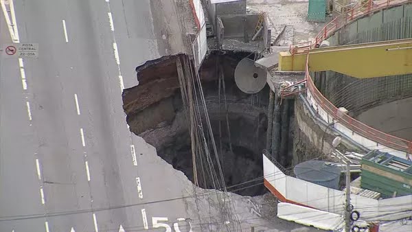 Accidente En Obras De Metro Causa Derrumbe Y Abre Cráter En Brasil ...