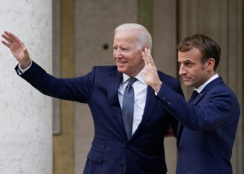 Macron y Biden piden ser prudentes y comprobar el fin de las maniobras rusas