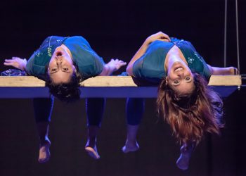 El dolor por una pérdida y la fuerza para continuar con nuestra vida se esconden en Todos los peces de la tierra