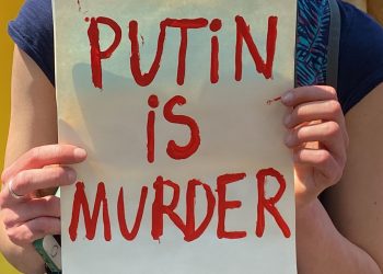Ciudadanos ucranianos se manifestaron a las afueras de la embajada Rusia