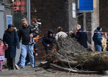 La tormenta Eunice deja al menos tres muertos y paraliza el Reino Unido