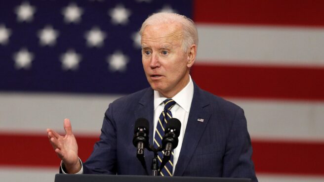 Pittsburgh (United States), 29/01/2022.- US President Joe Biden delivers remarks on strengthening supply chains, revitalizing American manufacturing, and creating good paying union jobs through the Bipartisan Infrastructure Law during his visit to Carnegie Mellon University at Mill 19 in Pittsburgh, Pennsylvania, USA on 28 January 2022. (Estados Unidos) EFE/EPA/DAVID MAXWELL