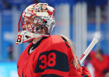 Canadá se impone 3-2 a EE. UU. en la final de hockey femenil